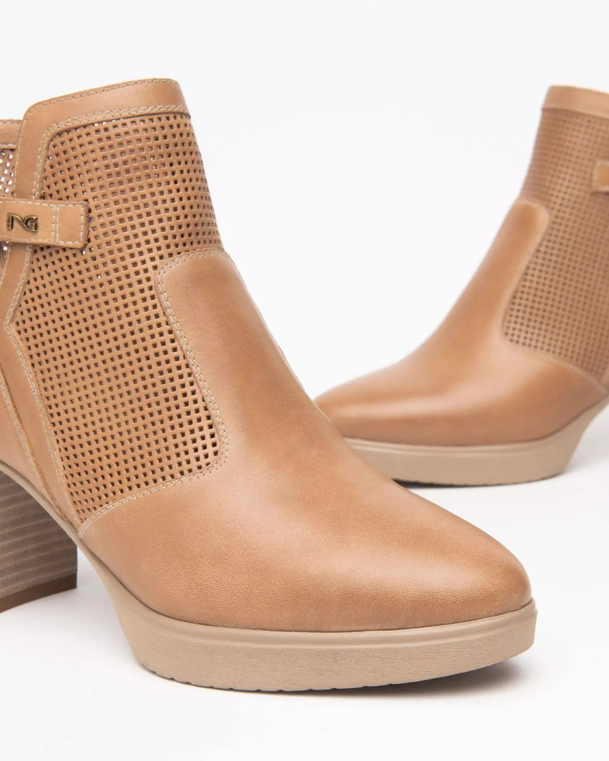 Nero Giardini Tronchetti Donna in Pelle Sale